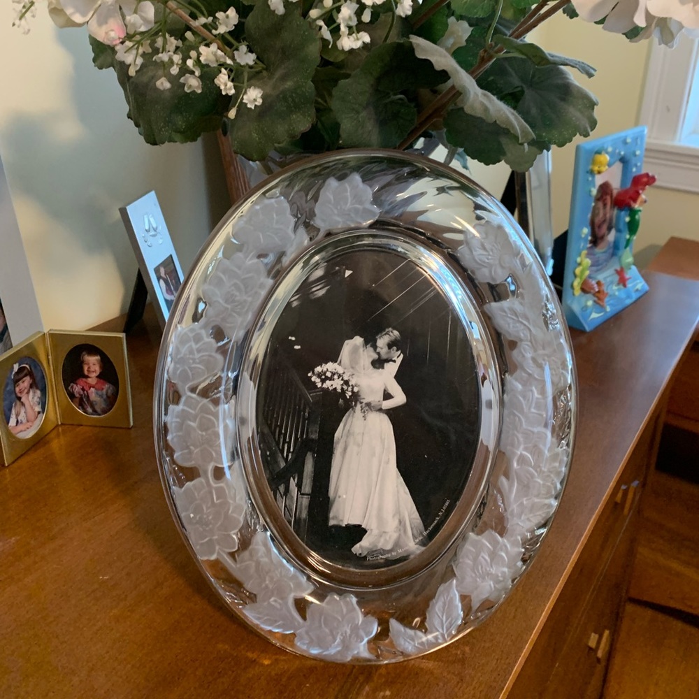 Crystal Picture Frame         5x7 inch Oval shape